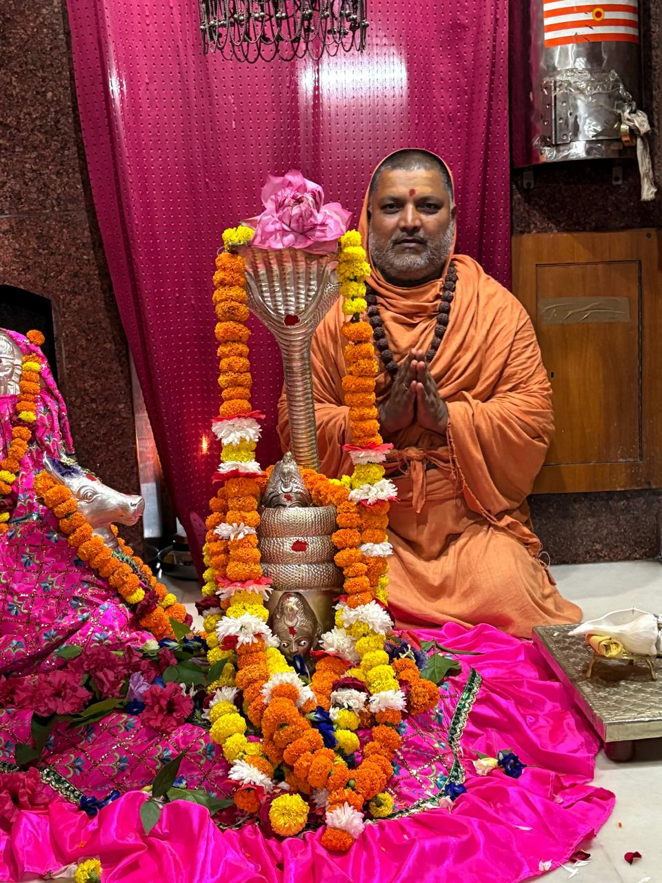 Guruji offering prayers before the Shivling during Rudrabhishek in the Ashram temple — आश्रम मंदिर में रुद्राभिषेक के समय शिवलिंग के समक्ष प्रार्थनारत गुरुजी