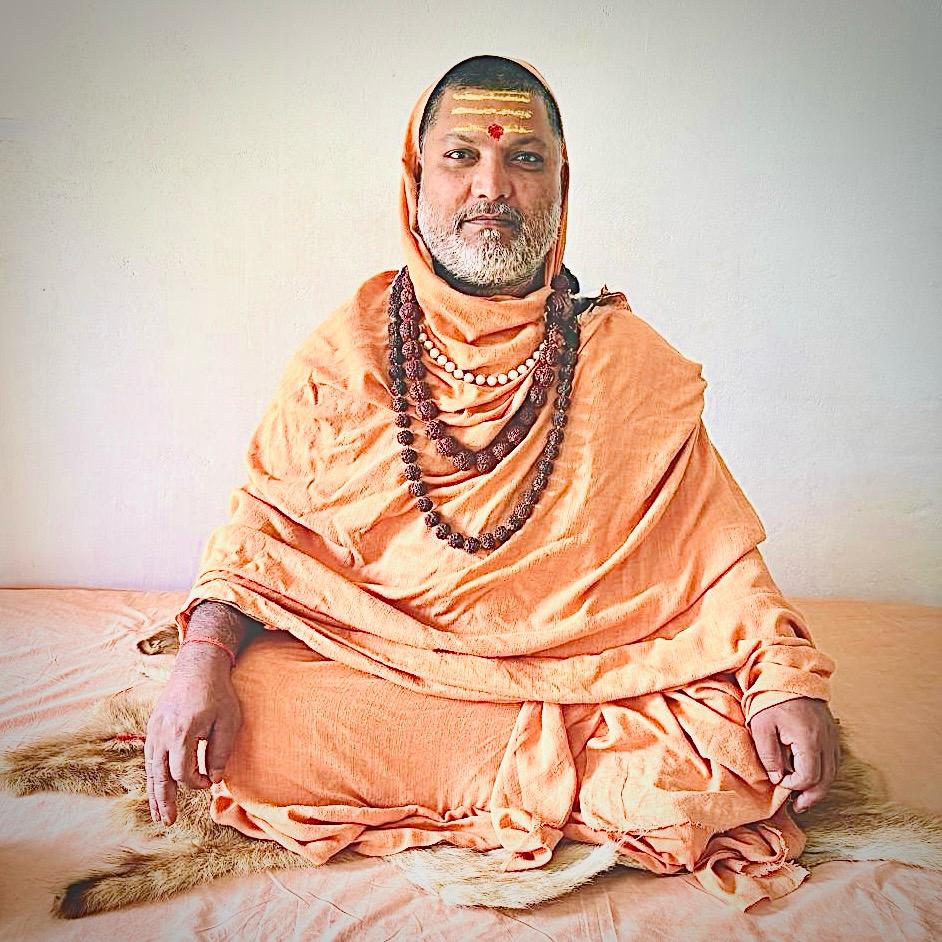 Param Pujya Swami Shri Krishnanand Ji Maharaj seated in meditation — परम पूज्य स्वामी श्री कृष्णानन्द जी महाराज