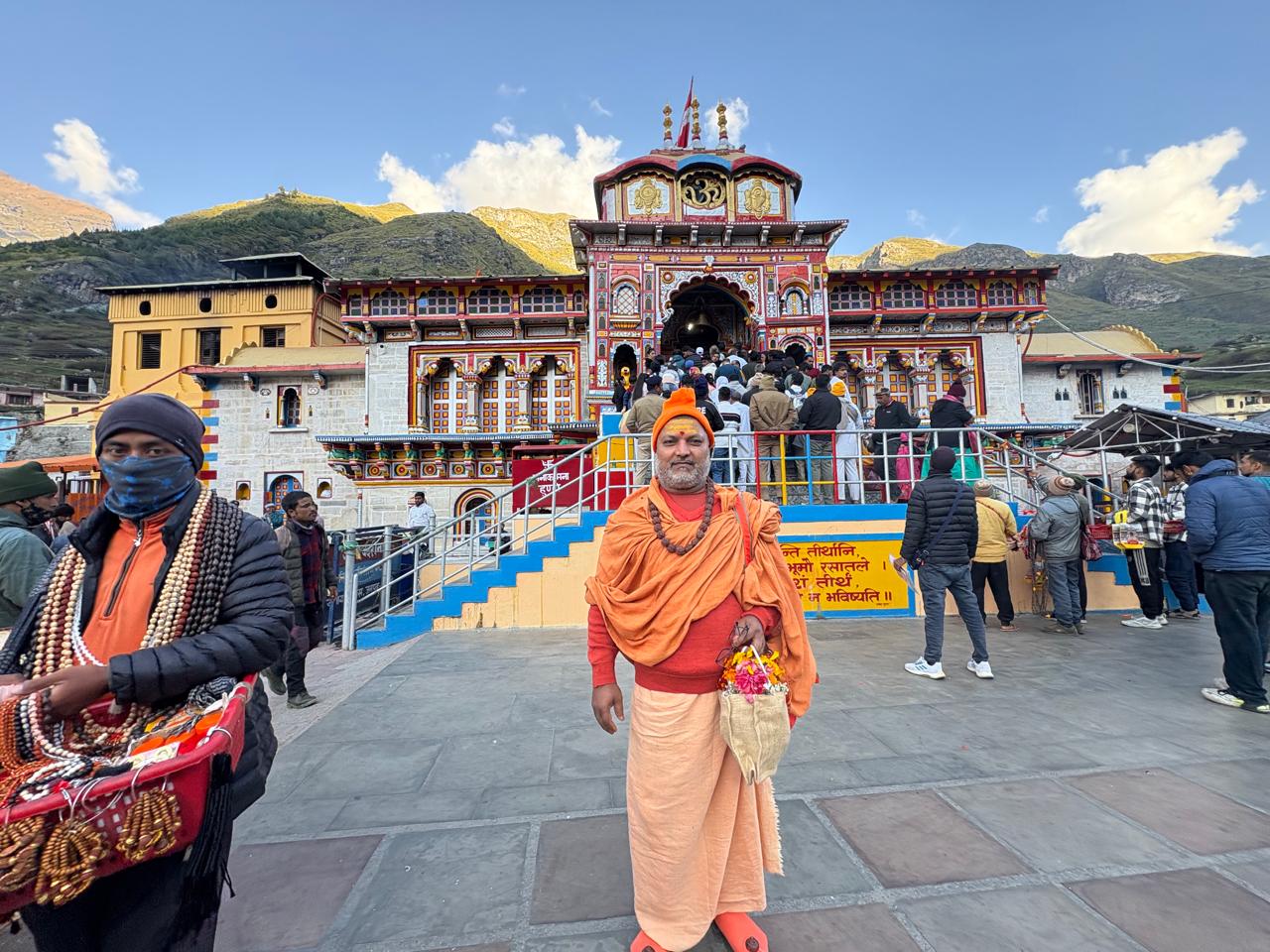 Guruji on tirtha yatra at Shri Badrinath Dham in the Himalayas — हिमालय स्थित श्री बद्रीनाथ धाम की तीर्थ यात्रा पर गुरुजी